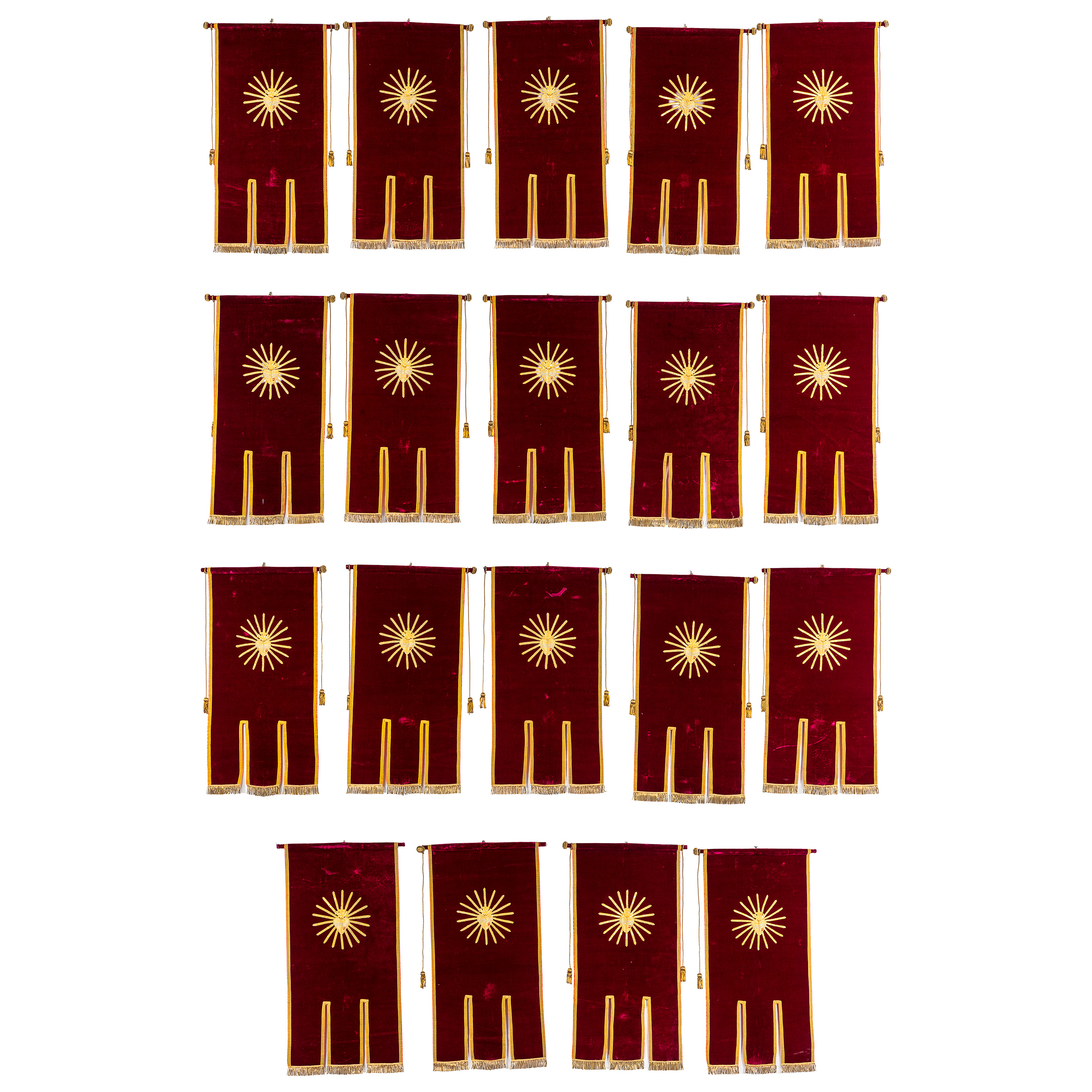 Heilig Hart van Christus, een set van 19 vaandels, bordeaux velours en goudbrokaat. (L:56 x H:97 cm)